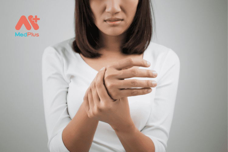 Hiểu về tê tay: Triệu chứng, nguyên nhân và cách điều trị