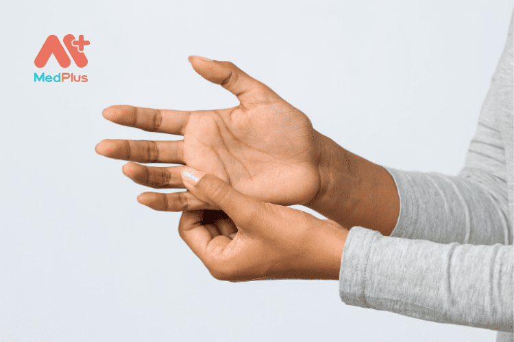 Hiểu về tê tay: Triệu chứng, nguyên nhân và cách điều trị