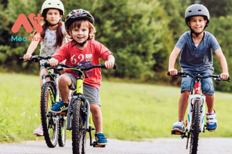 Xe đạp là một trong những bài tập tốt nhất dành cho trẻ em