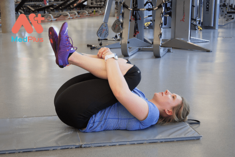 Bài tập tập Knees-to-Chest giảm triệu chứng IBS