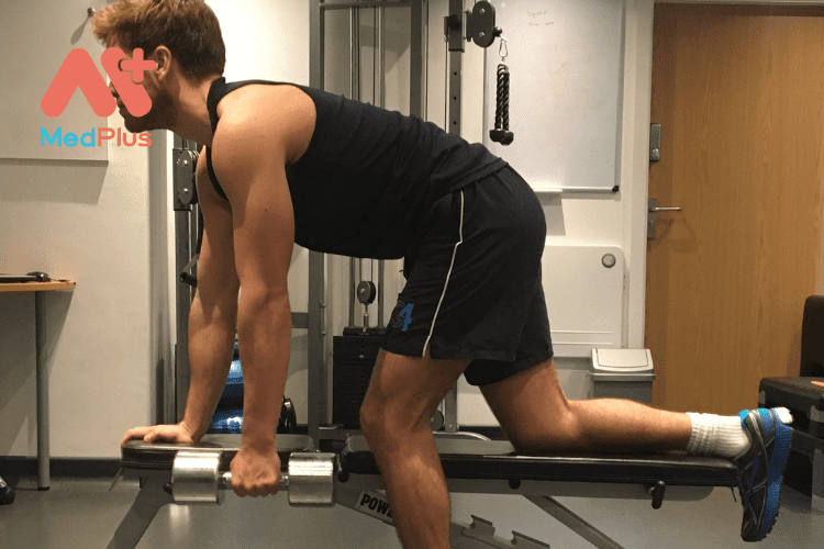 One Arm Row bài tập phần trên cơ thể ở cường độ cao